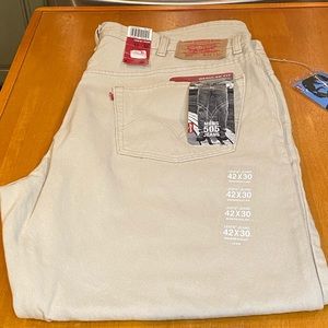 Levi’s men’s khaki colored jeans